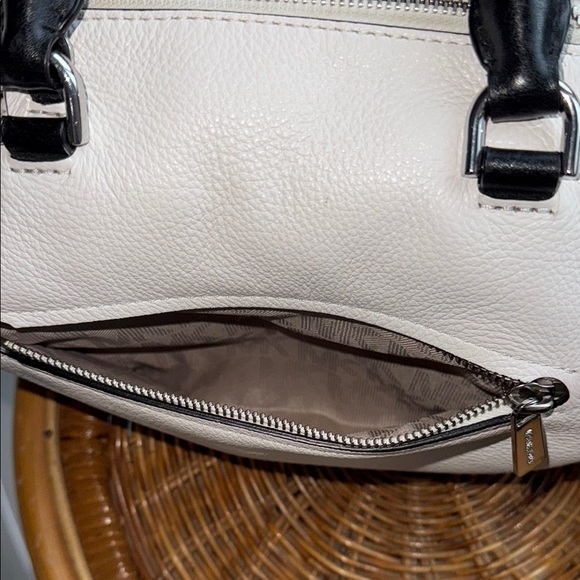 Michael Kors Locking Large Kirby Tote - Picture 16 of 17